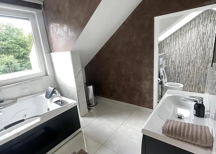 Stylish Spacious In Dusseldorf